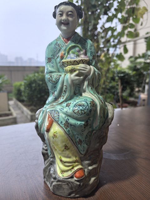 古玩陶瓷粉彩人物塑像真品鑒賞圖