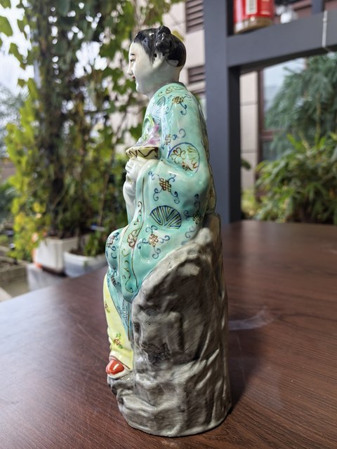 古玩陶瓷粉彩人物塑像真品鑒賞圖