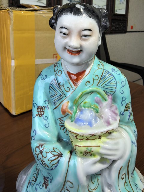 古玩陶瓷粉彩人物塑像真品鑒賞圖