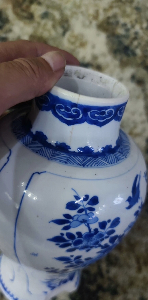 古玩陶瓷康熙青花瓶真品鑒賞圖