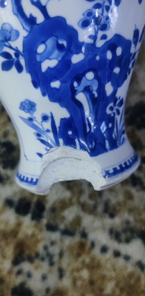 古玩陶瓷康熙青花瓶真品鑒賞圖