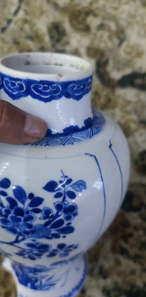 古玩陶瓷康熙青花瓶真品鑒賞圖