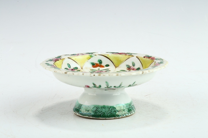 古玩陶瓷清晚·粉彩花卉紋花口高足盤 真品鑒賞圖