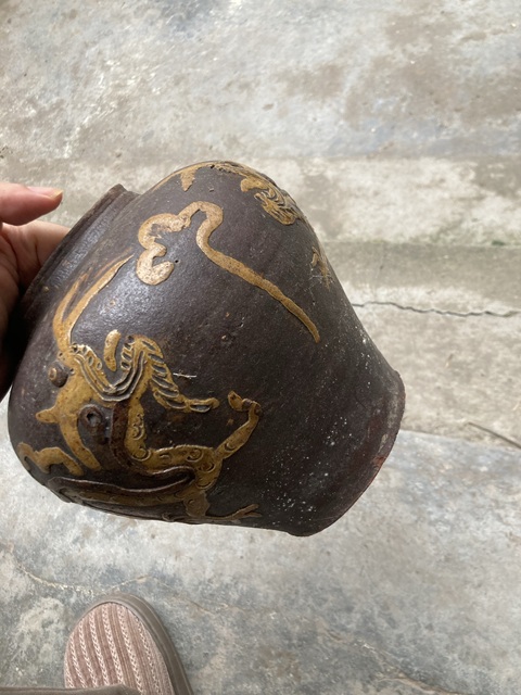 古玩陶瓷近代堆貼龍紋罐真品鑒賞圖