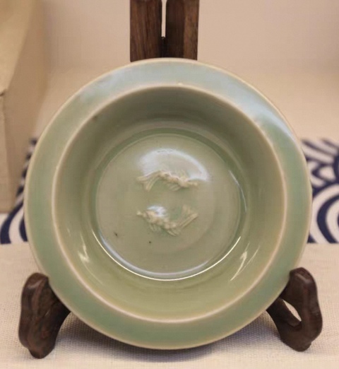 古玩陶瓷 龍泉窯青釉模印雙魚紋折沿洗真品鑒賞圖