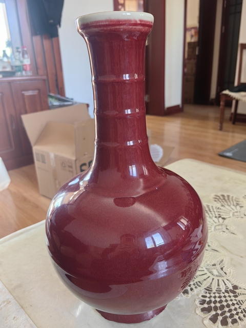 古玩陶瓷紅釉瓶真品鑒賞圖