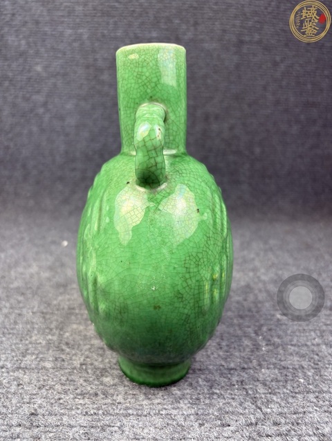 古玩陶瓷綠哥釉模印八卦紋抱月瓶真品鑒賞圖