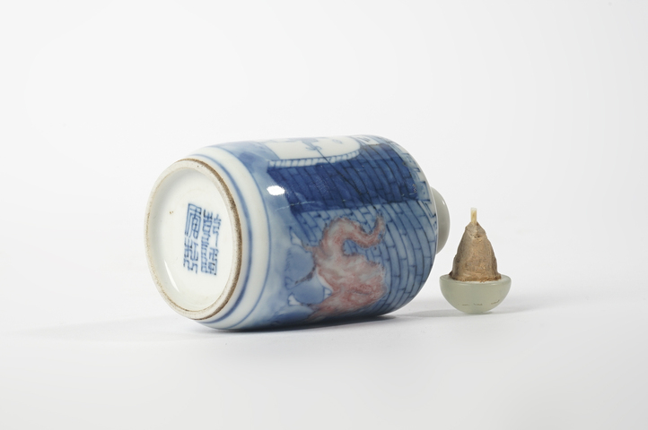 古玩陶瓷清晚期·青花釉里紅二里溝故事紋鼻煙壺真品鑒賞圖