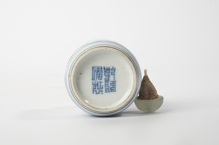 古玩陶瓷清晚期·青花釉里紅二里溝故事紋鼻煙壺真品鑒賞圖