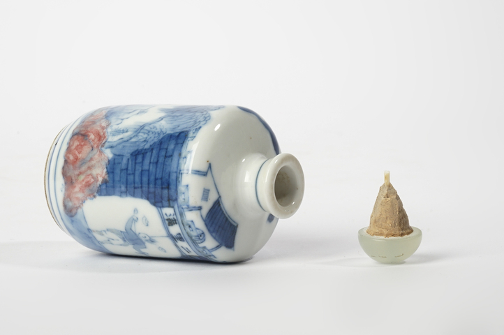 古玩陶瓷清晚期·青花釉里紅二里溝故事紋鼻煙壺真品鑒賞圖