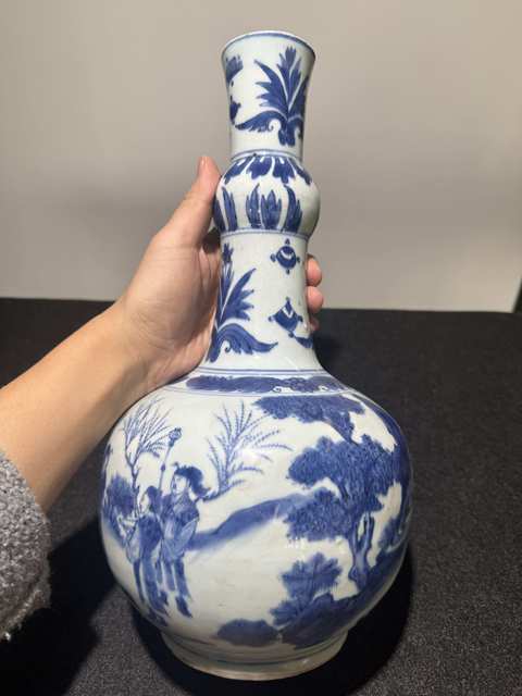 古玩陶瓷青花瓶真品鑒賞圖