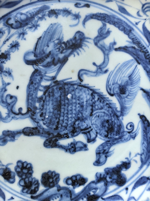 古玩陶瓷麒麟望月青花盤真品鑒賞圖