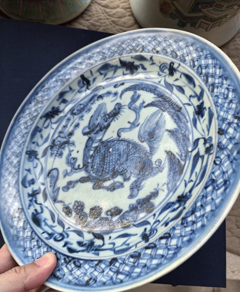 古玩陶瓷麒麟望月青花盤真品鑒賞圖