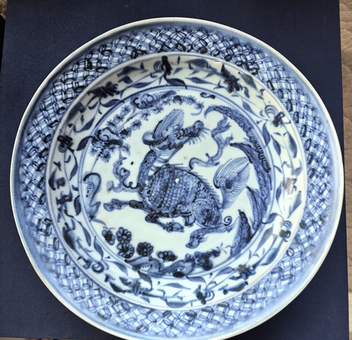 古玩陶瓷麒麟望月青花盤真品鑒賞圖