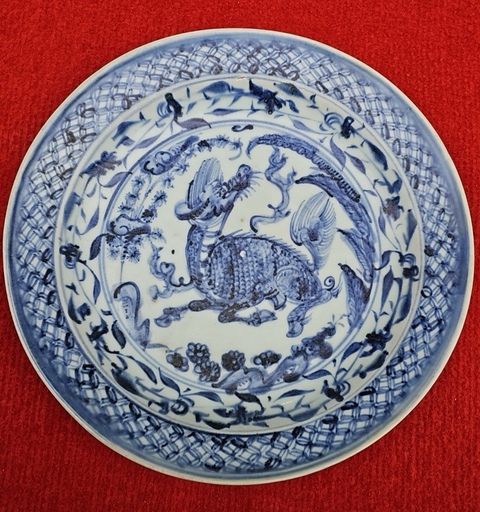 古玩陶瓷麒麟望月青花盤真品鑒賞圖