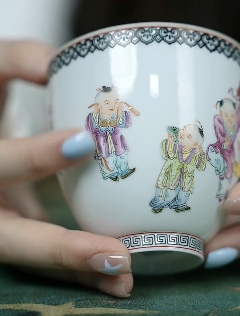 古玩陶瓷粉彩嬰戲杯真品鑒賞圖