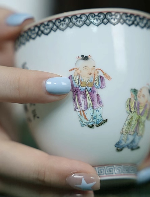 古玩陶瓷粉彩嬰戲杯真品鑒賞圖