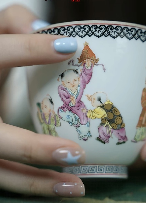 古玩陶瓷粉彩嬰戲杯真品鑒賞圖