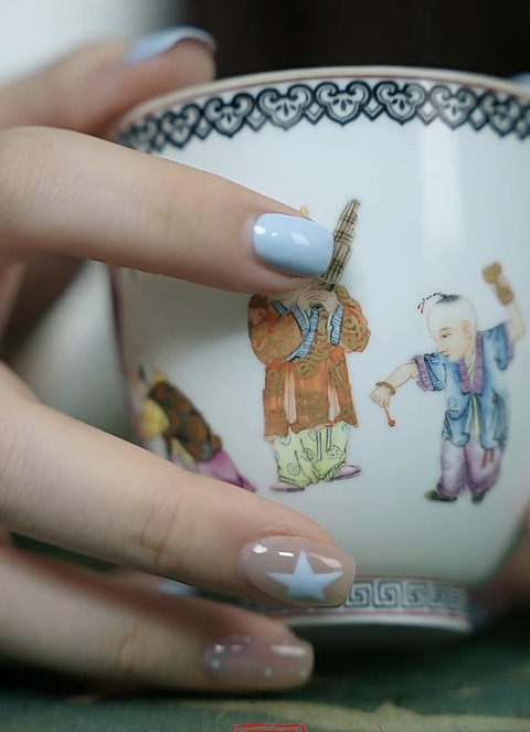 古玩陶瓷粉彩嬰戲杯真品鑒賞圖