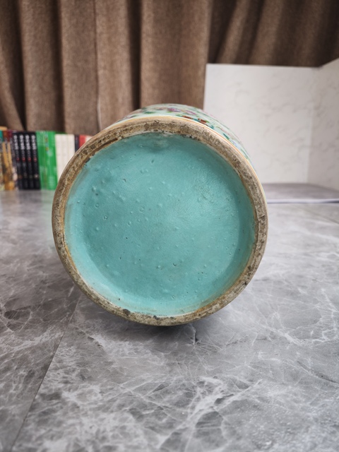 古玩陶瓷豆青釉青花加彩瓶真品鑒賞圖