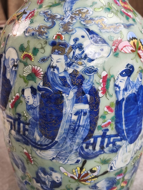 古玩陶瓷豆青釉青花加彩瓶真品鑒賞圖