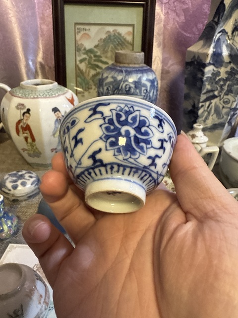 古玩陶瓷清晚·青花纏枝蓮紋杯 真品鑒賞圖