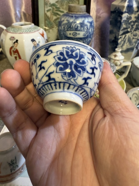 古玩陶瓷清晚·青花纏枝蓮紋杯 真品鑒賞圖