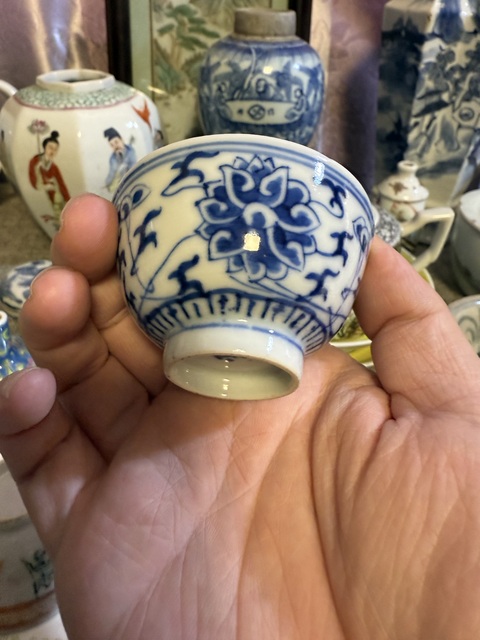 古玩陶瓷清晚·青花纏枝蓮紋杯 真品鑒賞圖