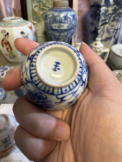 古玩陶瓷清晚·青花纏枝蓮紋杯 真品鑒賞圖