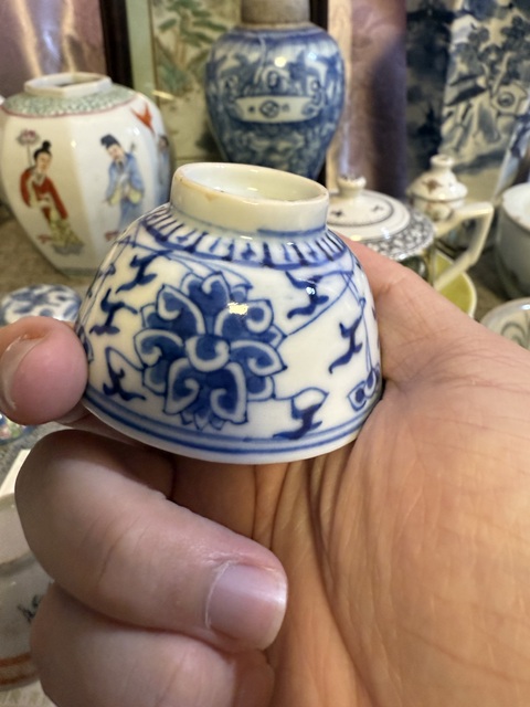 古玩陶瓷清晚·青花纏枝蓮紋杯 真品鑒賞圖