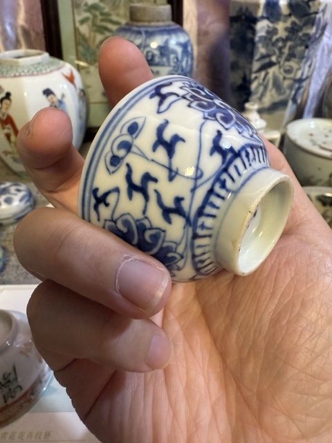 古玩陶瓷清晚·青花纏枝蓮紋杯 真品鑒賞圖