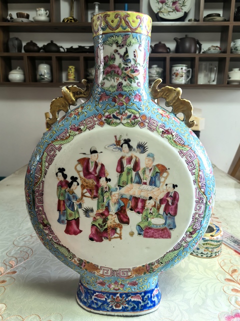 古玩陶瓷廣彩抱月瓶真品鑒賞圖