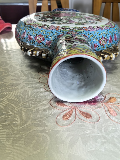 古玩陶瓷廣彩抱月瓶真品鑒賞圖