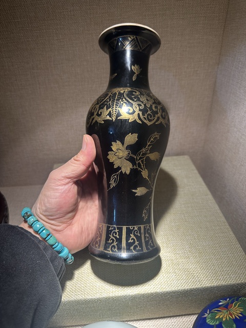 古玩陶瓷烏金釉描金花卉紋觀音瓶真品鑒賞圖