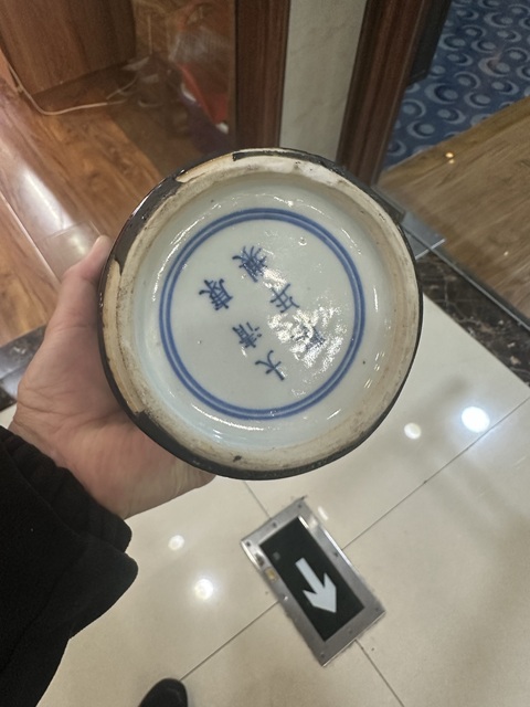 古玩陶瓷烏金釉描金花卉紋觀音瓶真品鑒賞圖