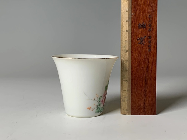 古玩陶瓷民國·粉彩洞石錦雞紋馬蹄杯拍賣，當前價格2800元