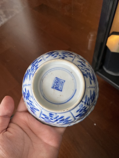 古玩陶瓷康熙模印魚藻紋青花碗真品鑒賞圖