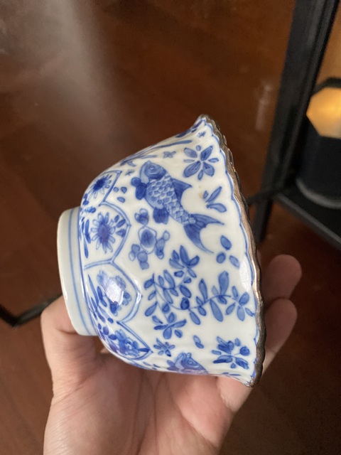 古玩陶瓷康熙模印魚藻紋青花碗真品鑒賞圖