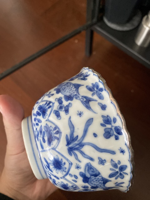 古玩陶瓷康熙模印魚藻紋青花碗真品鑒賞圖