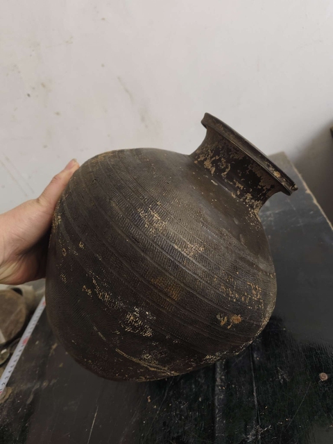 古玩陶瓷灰陶繩紋盤(pán)口瓶真品鑒賞圖