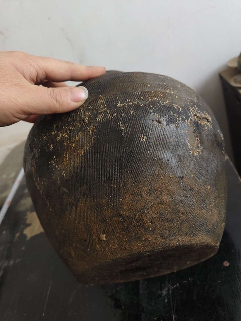 古玩陶瓷灰陶繩紋盤(pán)口瓶真品鑒賞圖