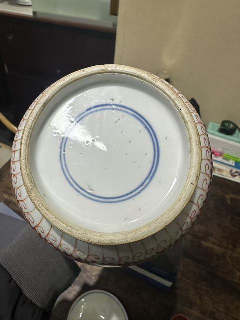 古玩陶瓷五彩松鼠葡萄紋蒜頭瓶真品鑒賞圖