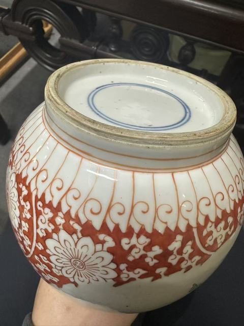 古玩陶瓷五彩松鼠葡萄紋蒜頭瓶真品鑒賞圖