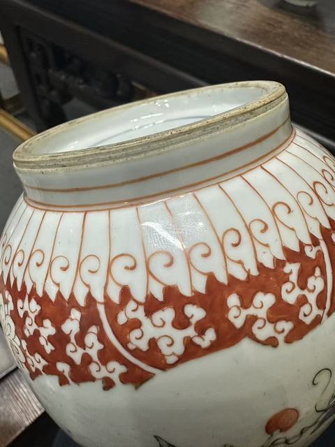 古玩陶瓷五彩松鼠葡萄紋蒜頭瓶真品鑒賞圖