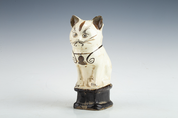 古玩陶瓷清·白釉褐彩貓燭臺
拍賣，當(dāng)前價格0元