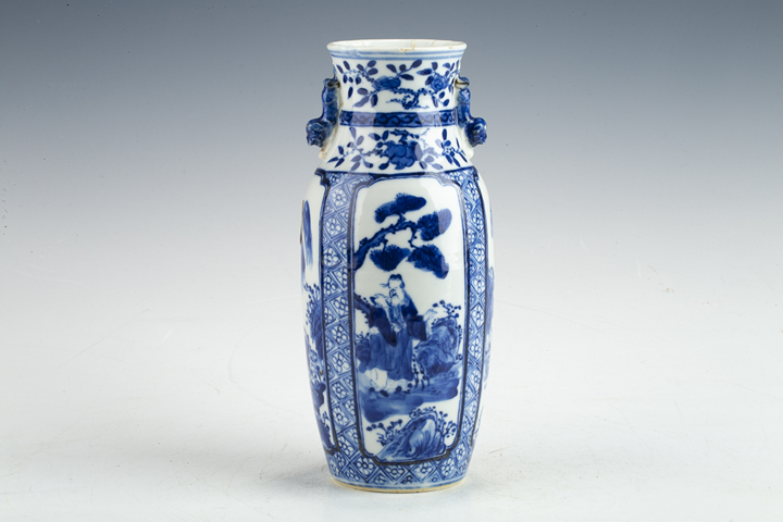 古玩陶瓷清晚·青花錦地開窗高士圖雙耳包袱瓶拍賣，當前價格228元