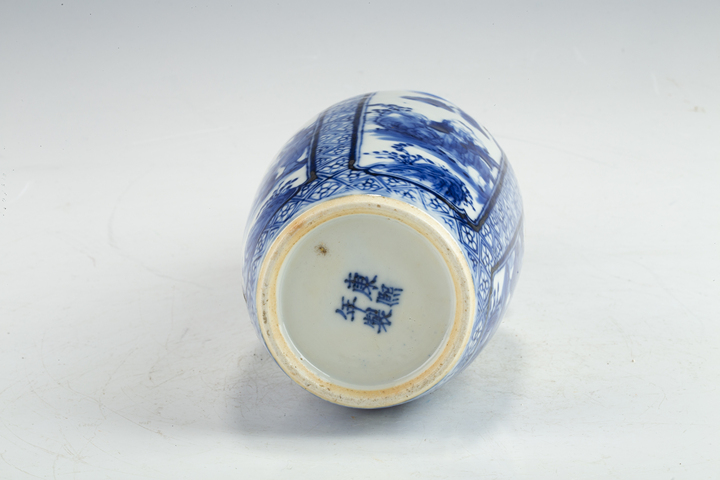 古玩陶瓷清晚·青花錦地開窗高士圖雙耳包袱瓶拍賣，當前價格228元