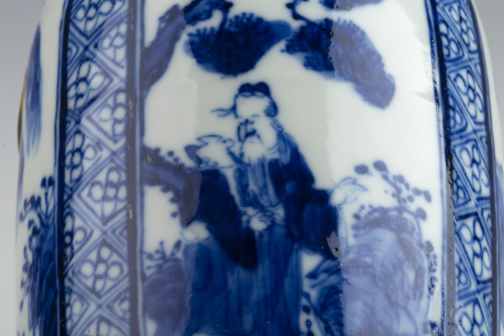 古玩陶瓷清晚·青花錦地開窗高士圖雙耳包袱瓶拍賣，當前價格228元