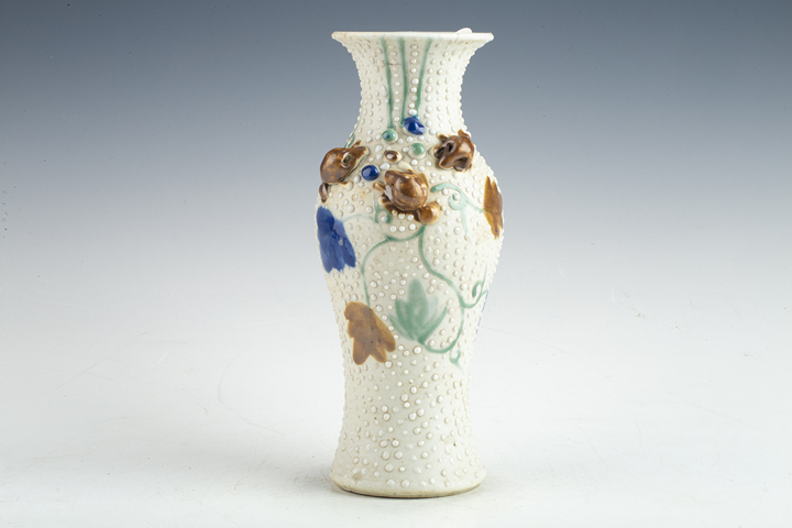 古玩陶瓷民國(guó)·珍珠釉堆塑松鼠葡萄紋觀音瓶
拍賣(mài)，當(dāng)前價(jià)格0元