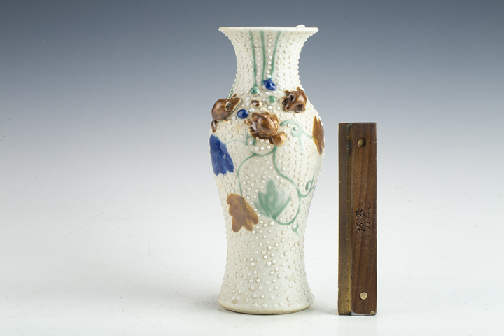 古玩陶瓷民國(guó)·珍珠釉堆塑松鼠葡萄紋觀音瓶
拍賣(mài)，當(dāng)前價(jià)格0元